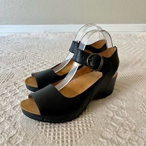 Dansko Women’s Tiana Burnished Calf Black Clog Sandal Size 8 Leather Buckle